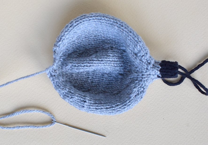 Blog content image for 'Knitting pattern for a "cat and mouse" cushion'