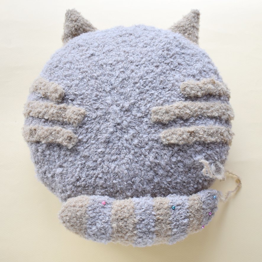 Blog content image for 'Knitting pattern for a "cat and mouse" cushion'