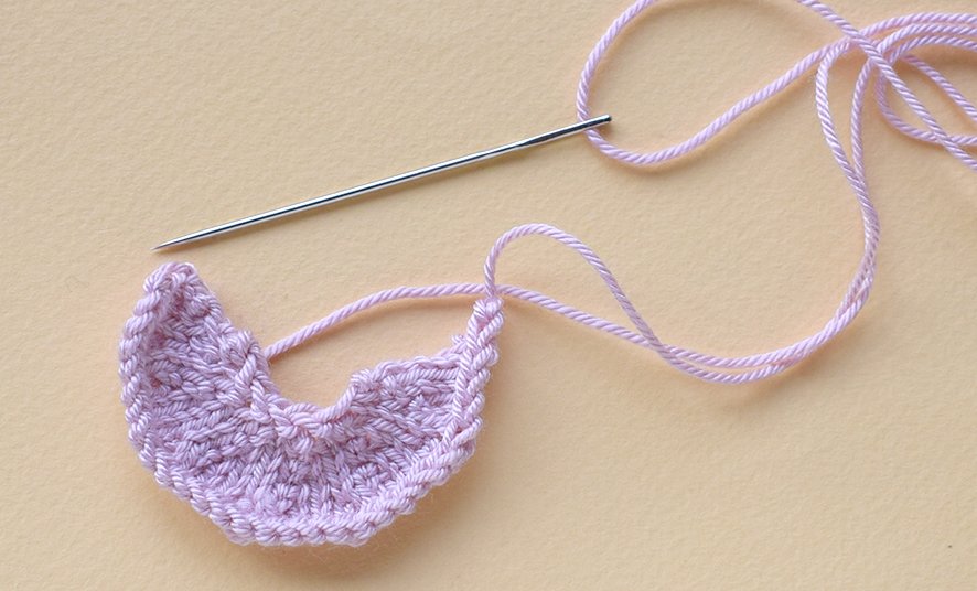 Blog content image for 'Knitting pattern for a "cat and mouse" cushion'