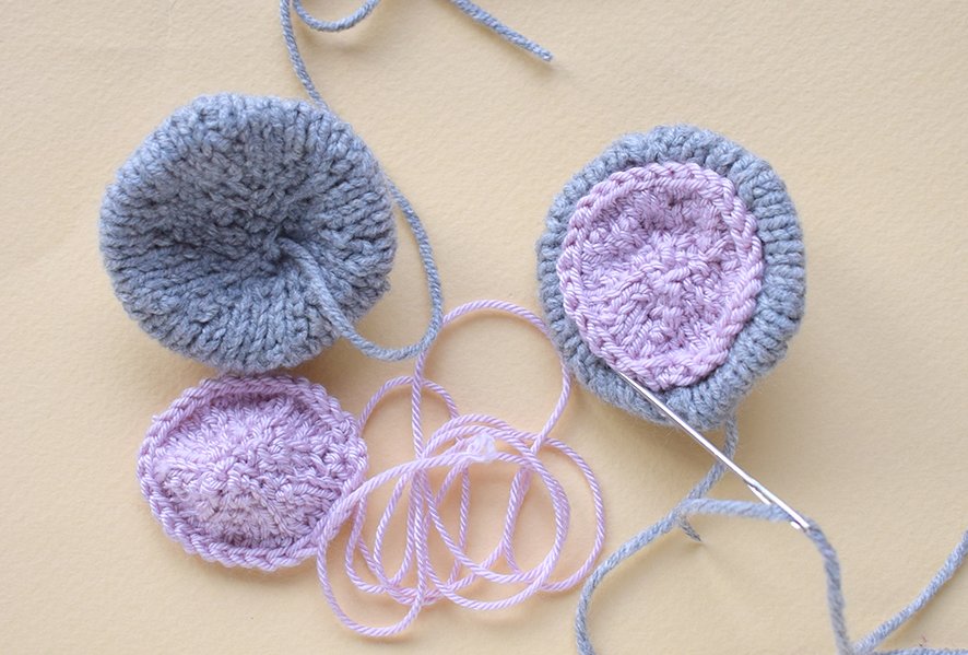 Blog content image for 'Knitting pattern for a "cat and mouse" cushion'