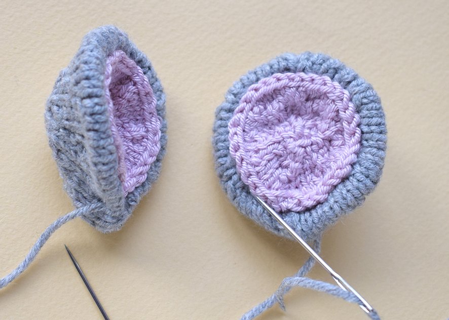 Blog content image for 'Knitting pattern for a "cat and mouse" cushion'