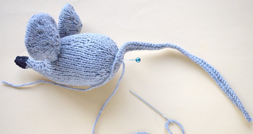 Blog-Inhaltsbild für 'Strickanleitung für ein Kissen „Katze und Maus“'