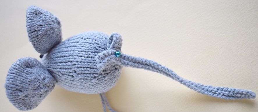 Blog content image for 'Knitting pattern for a "cat and mouse" cushion'