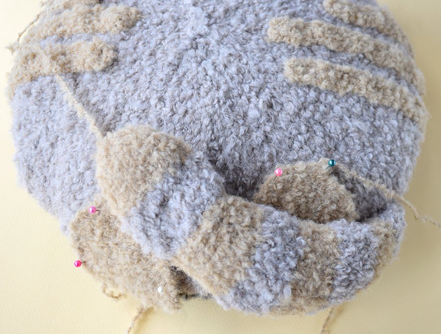 Blog-Inhaltsbild für 'Strickanleitung für ein Kissen „Katze und Maus“'