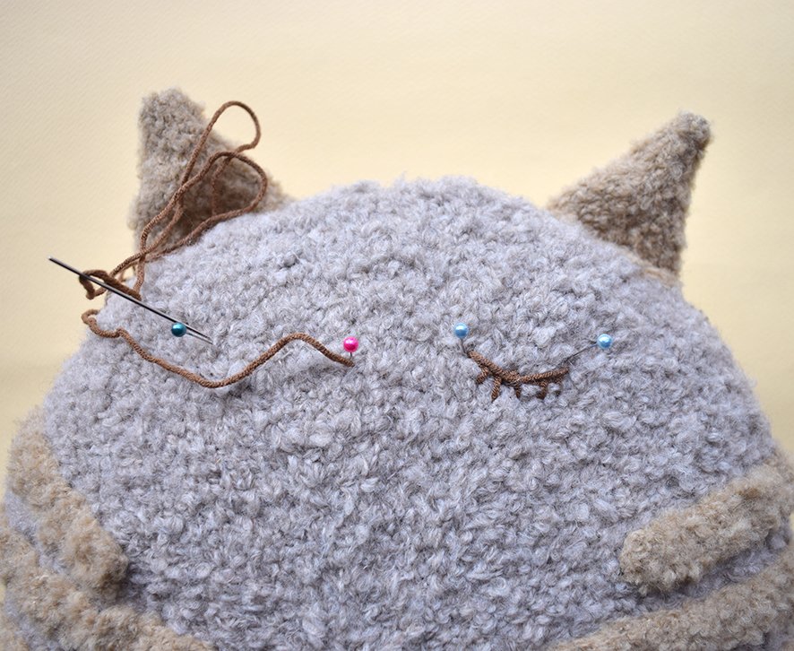 Blog-Inhaltsbild für 'Strickanleitung für ein Kissen „Katze und Maus“'