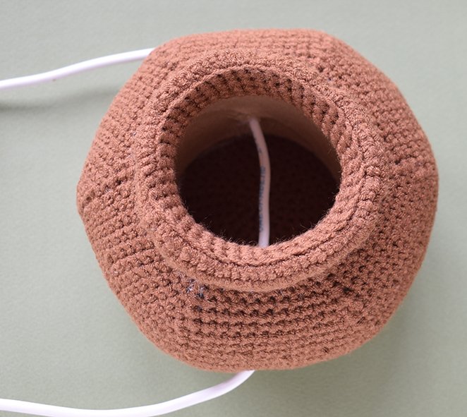 Blog content image for 'Phone stand «leprechaun's pot»'
