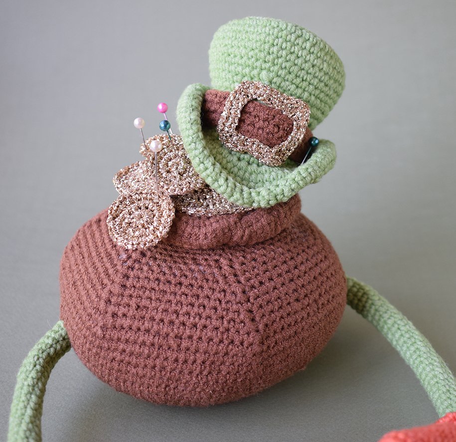 Blog content image for 'Phone stand «leprechaun's pot»'