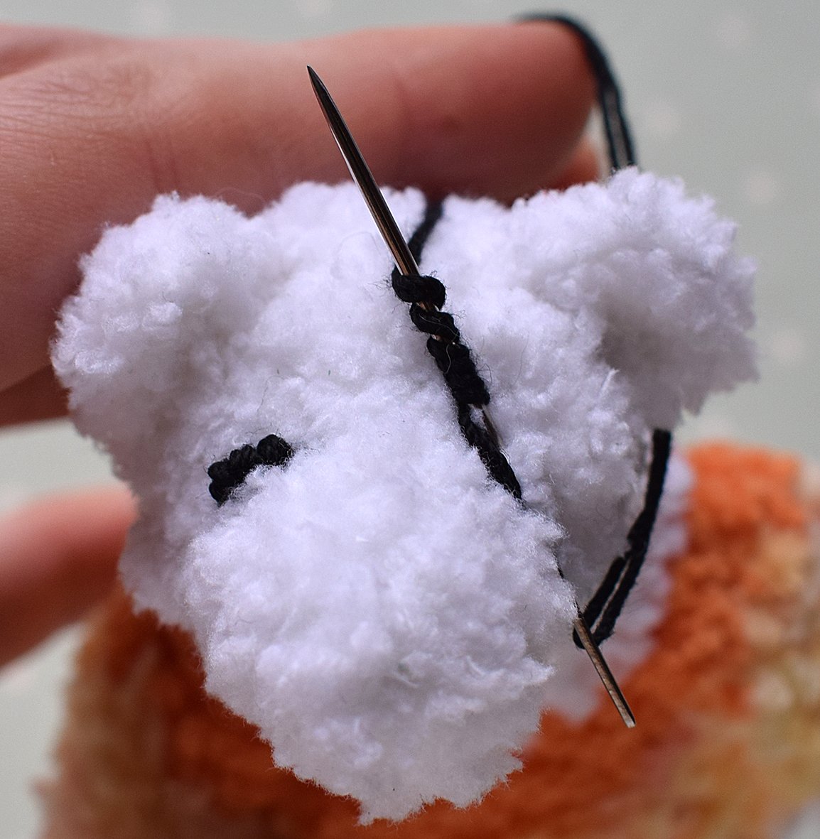 Blog-Inhaltsbild für 'Dekorative "Eisbär" Eierbecher/ Eierwärmer. 2 in 1 - Häkeln + Stricken'