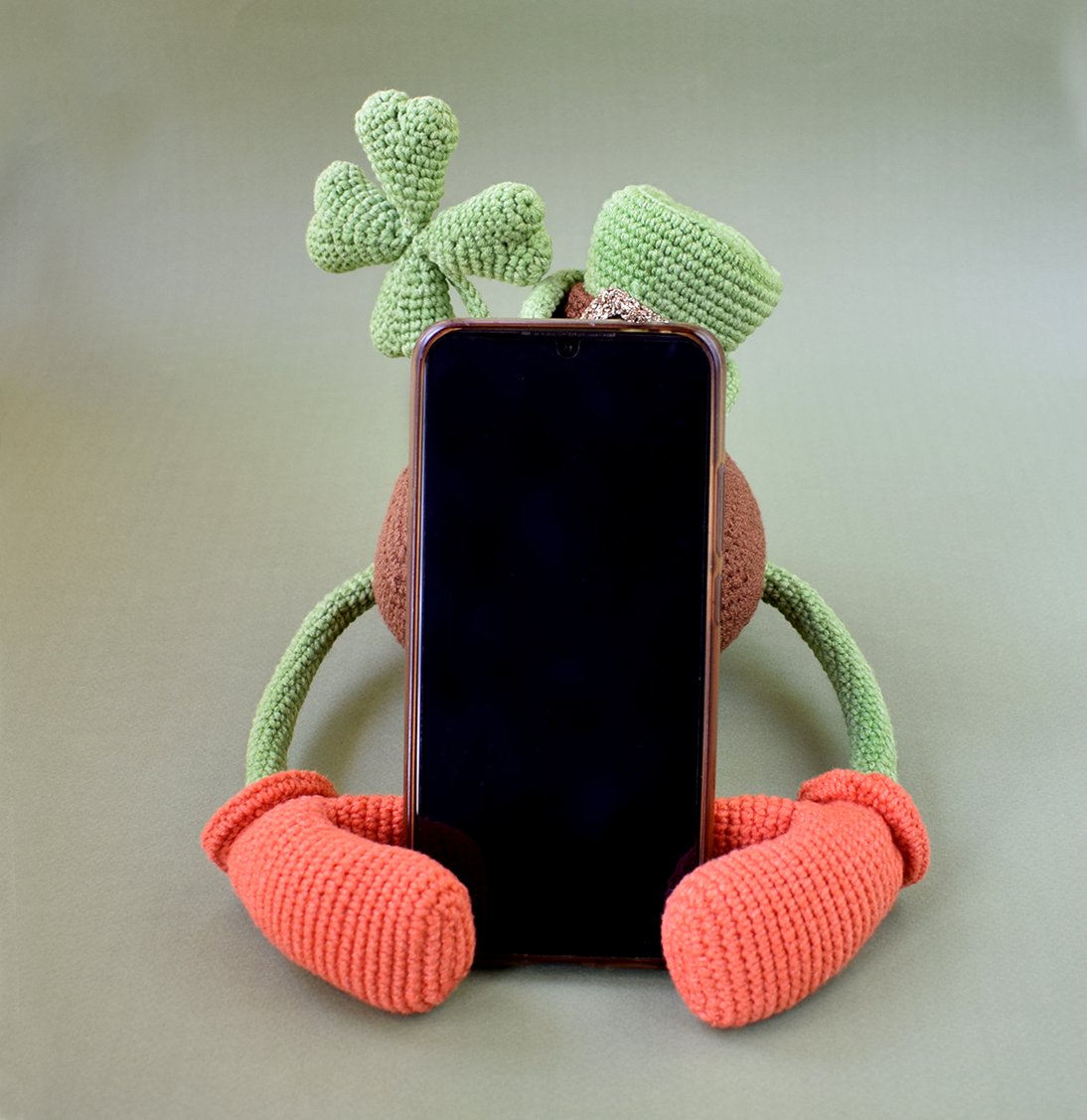 Blog content image for 'Phone stand «leprechaun's pot»'
