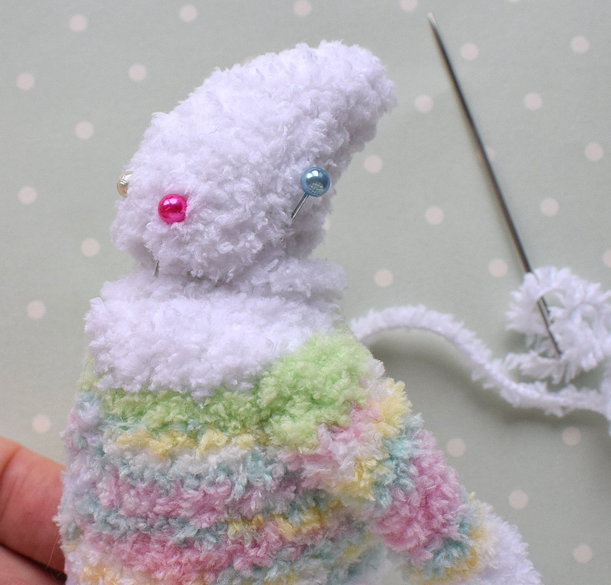 Blog-Inhaltsbild für 'Dekorative "Eisbär" Eierbecher/ Eierwärmer. 2 in 1 - Häkeln + Stricken'