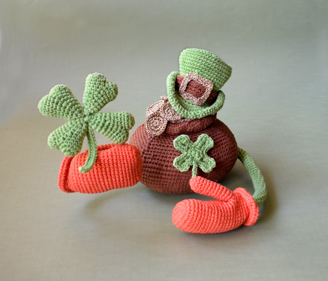 Blog content image for 'Phone stand «leprechaun's pot»'