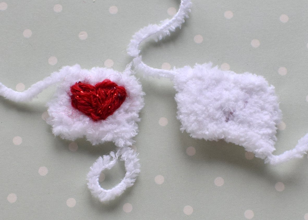 Blog-Inhaltsbild für 'Dekorative "Eisbär" Eierbecher/ Eierwärmer. 2 in 1 - Häkeln + Stricken'