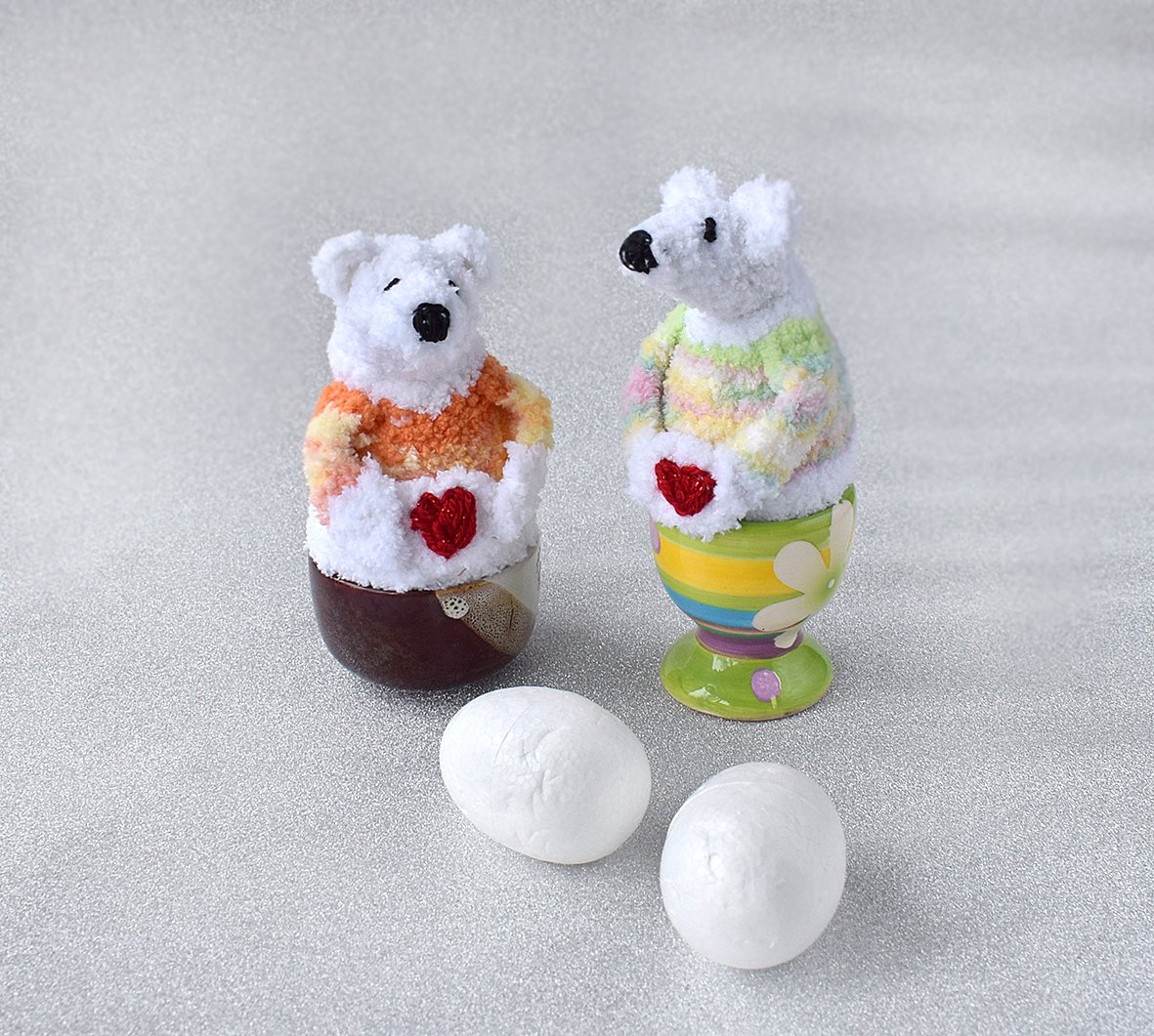 Blog-Inhaltsbild für 'Dekorative "Eisbär" Eierbecher/ Eierwärmer. 2 in 1 - Häkeln + Stricken'