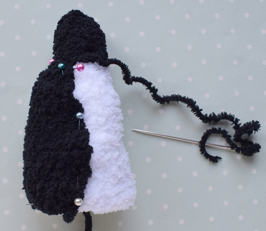 Blog-Inhaltsbild für 'Dekorative "Pinguin" Eierbecher/ Eierwärmer. 2 in 1 - Häkeln + Stricken'