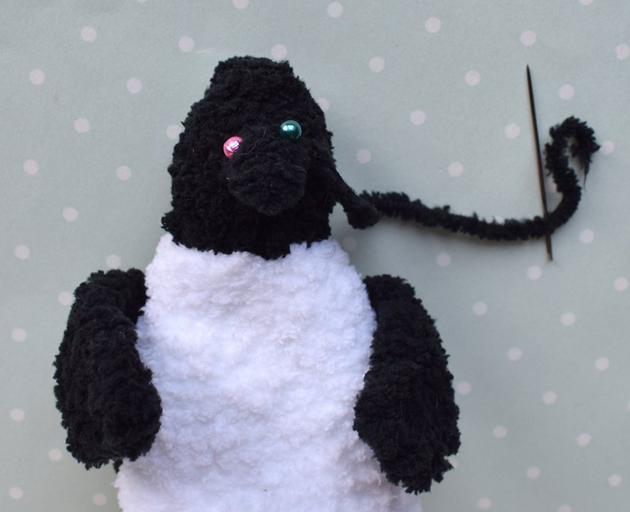 Blog-Inhaltsbild für 'Dekorative "Pinguin" Eierbecher/ Eierwärmer. 2 in 1 - Häkeln + Stricken'