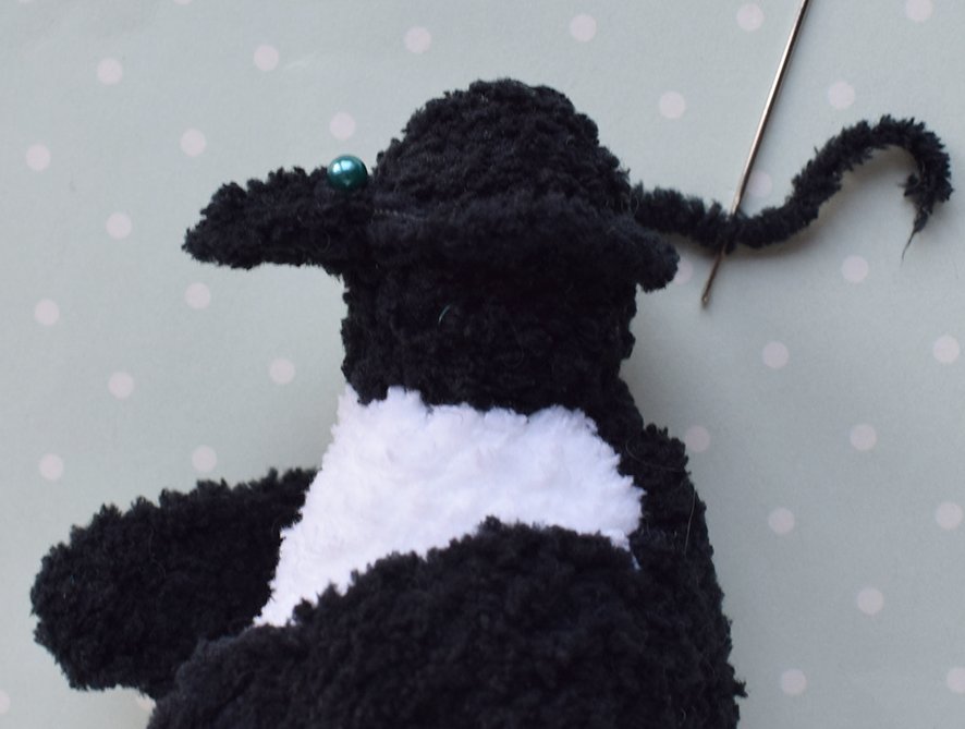 Blog-Inhaltsbild für 'Dekorative "Pinguin" Eierbecher/ Eierwärmer. 2 in 1 - Häkeln + Stricken'