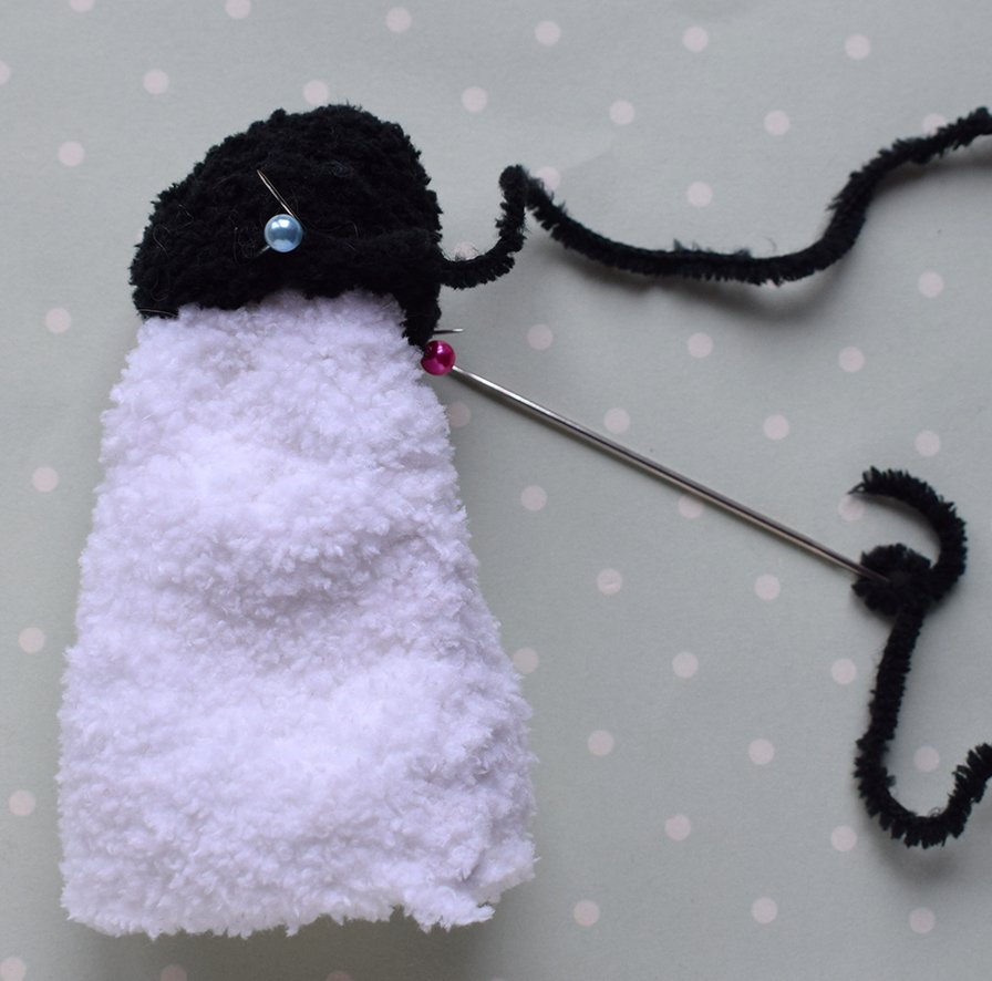 Blog-Inhaltsbild für 'Dekorative "Pinguin" Eierbecher/ Eierwärmer. 2 in 1 - Häkeln + Stricken'