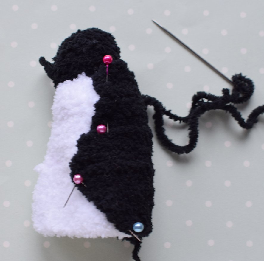 Blog-Inhaltsbild für 'Dekorative "Pinguin" Eierbecher/ Eierwärmer. 2 in 1 - Häkeln + Stricken'