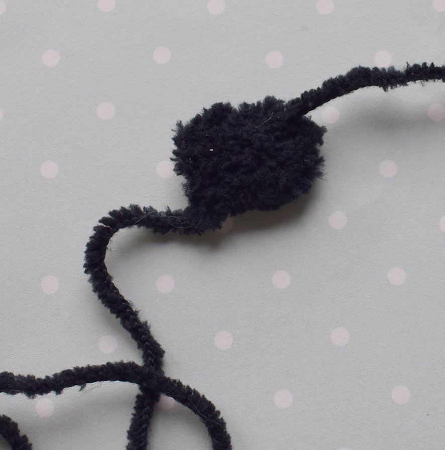 Blog-Inhaltsbild für 'Dekorative "Pinguin" Eierbecher/ Eierwärmer. 2 in 1 - Häkeln + Stricken'