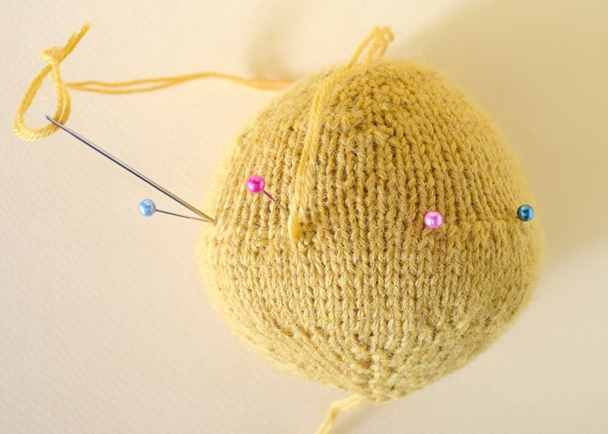 Blog content image for 'Knitted funny water bottle case «Caterpillar»'