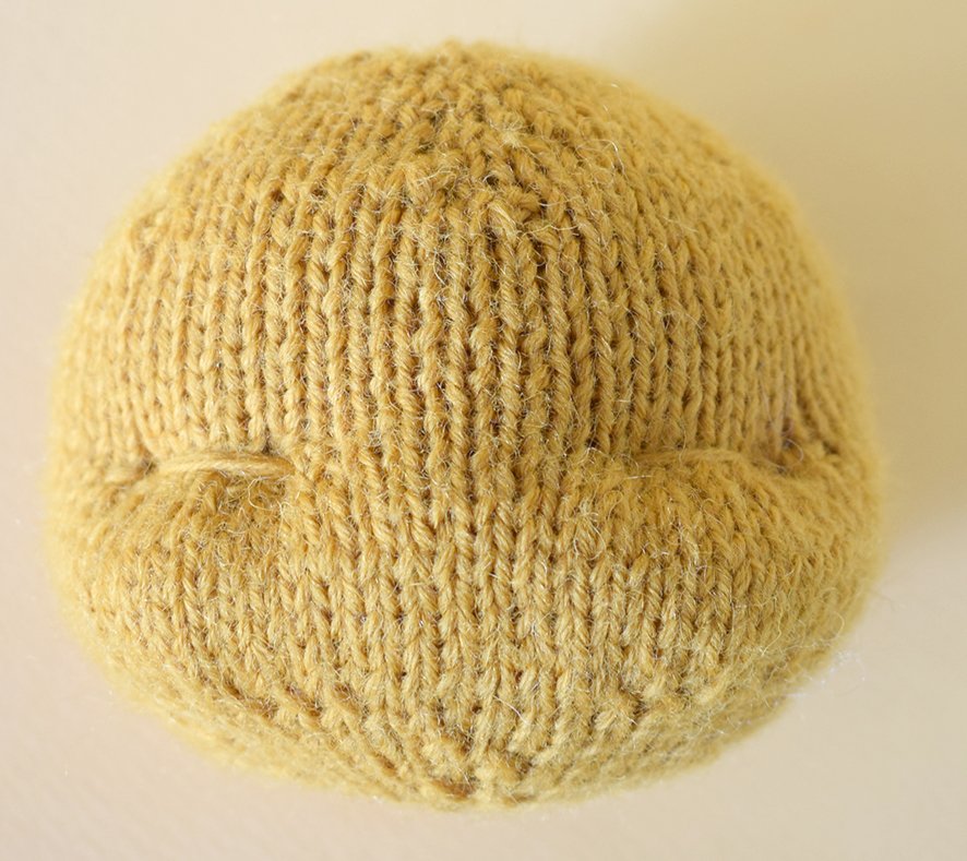 Blog-Inhaltsbild für 'Ein lustiges, gestricktes Etui für eine Wasserflasche «Raupe»'