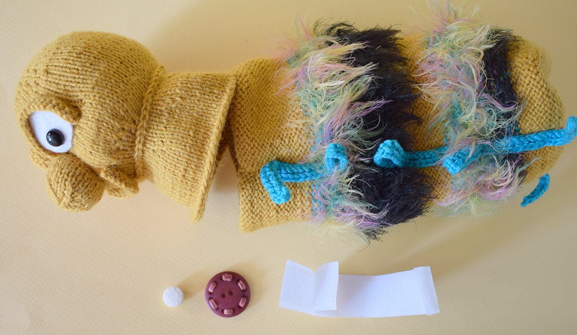 Blog-Inhaltsbild für 'Ein lustiges, gestricktes Etui für eine Wasserflasche «Raupe»'