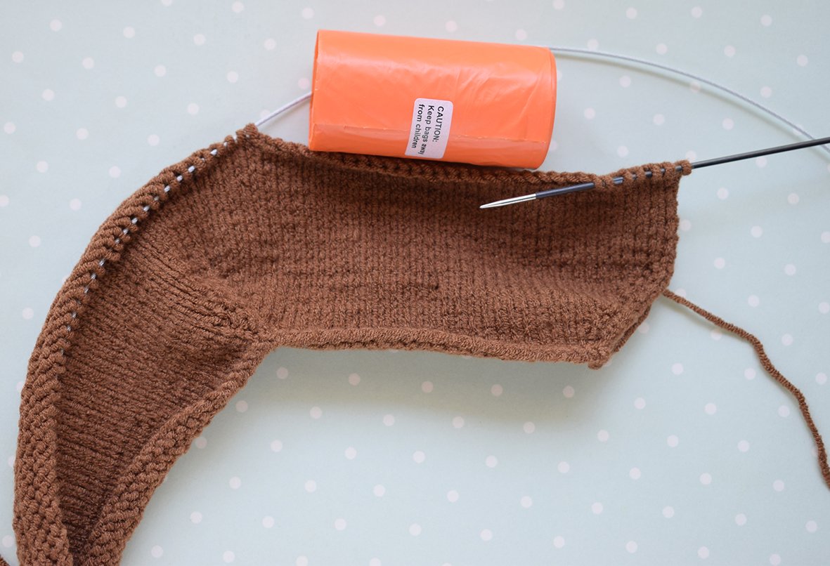 Blog-Inhaltsbild für 'Gestrickter Halter für Hundekotbeutel'