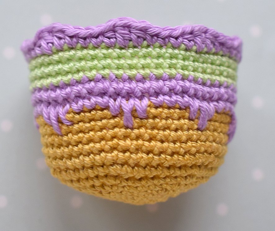 Blog content image for 'The Easter Bunny. 2 in 1 - crochet + knitting'