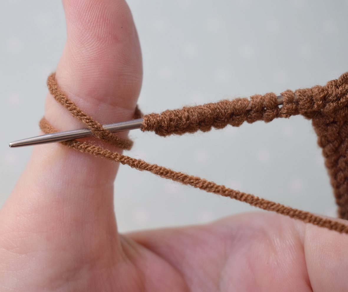 Blog-Inhaltsbild für 'Gestrickter Halter für Hundekotbeutel'