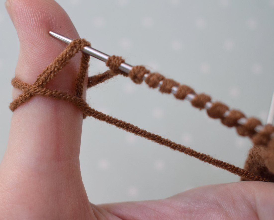 Blog-Inhaltsbild für 'Gestrickter Halter für Hundekotbeutel'