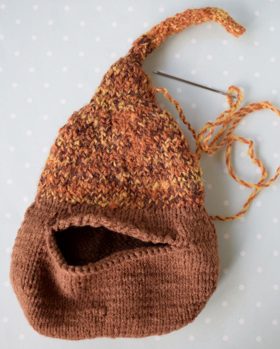Blog content image for 'Knitted Dog waste bag holder'