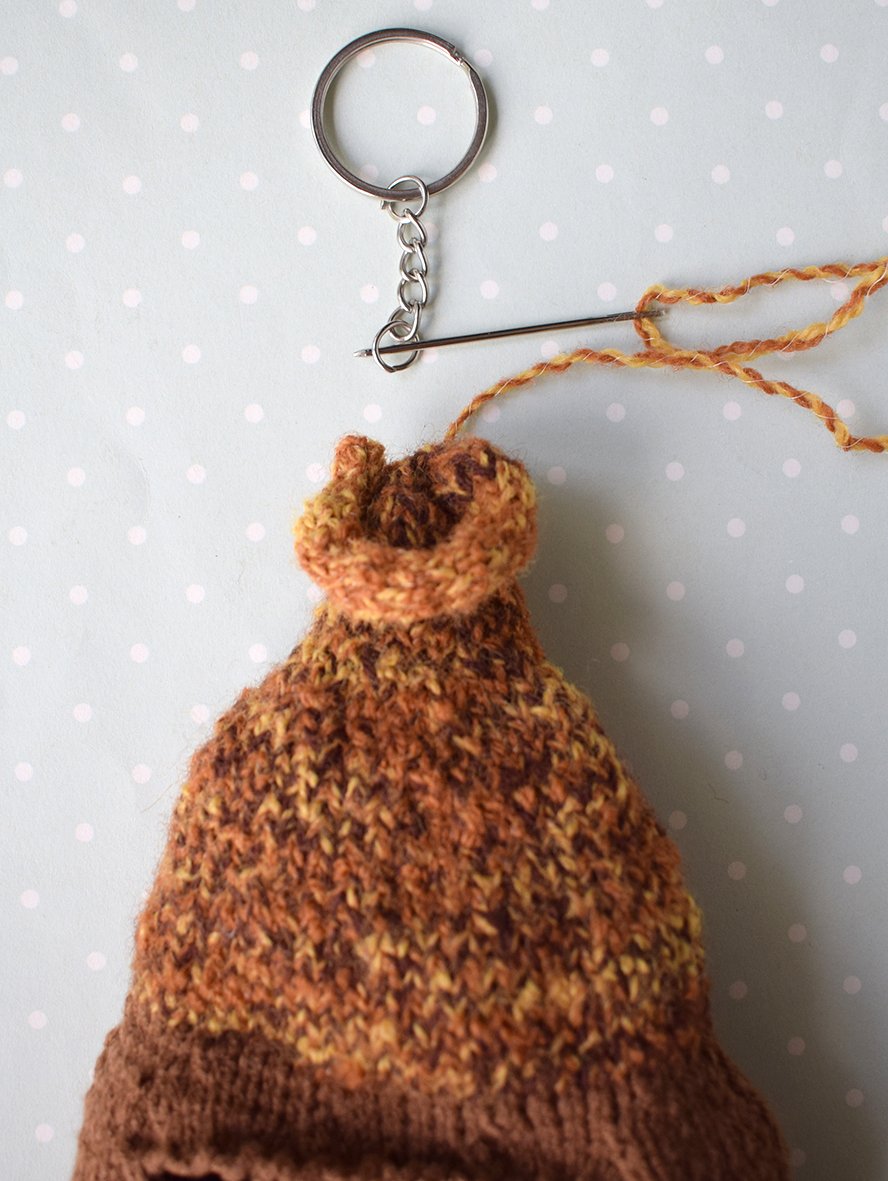 Blog content image for 'Knitted Dog waste bag holder'