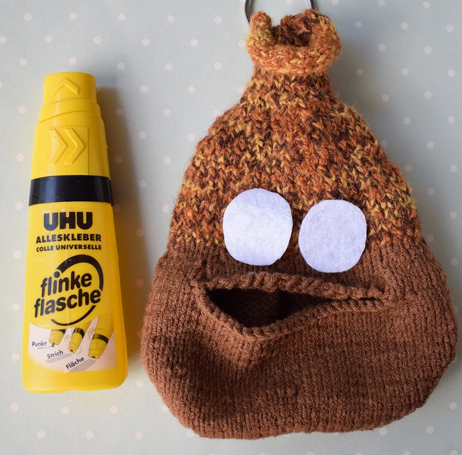 Blog content image for 'Knitted Dog waste bag holder'