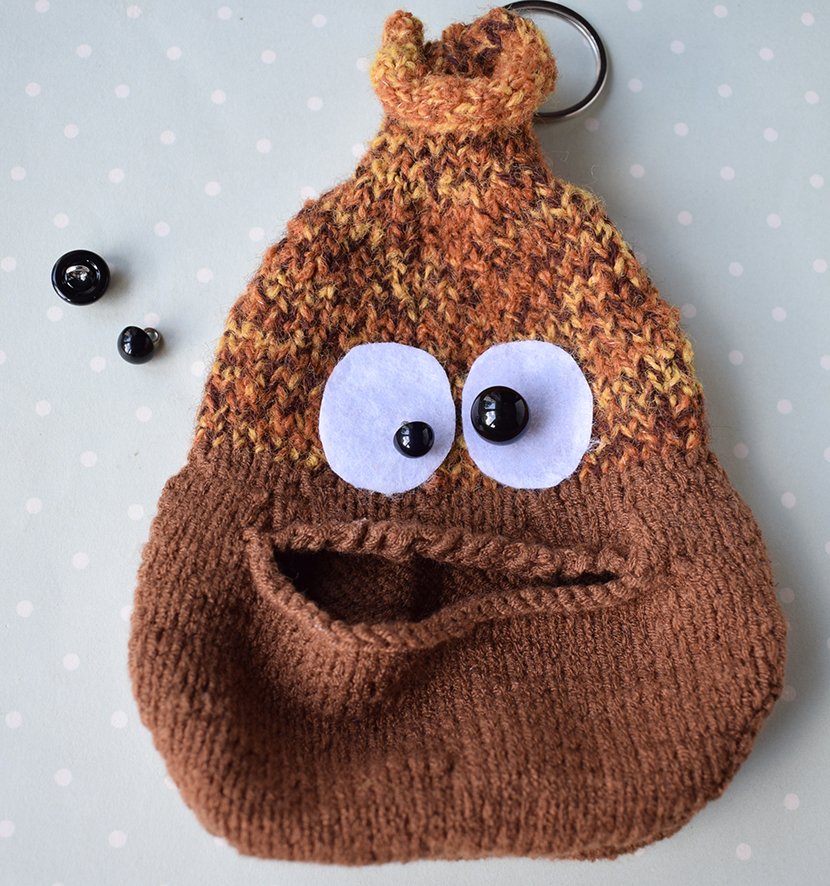 Blog content image for 'Knitted Dog waste bag holder'