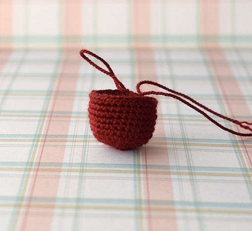 Blog-Inhaltsbild für 'Gratis Häkelanleitung Brosche / Haarspange «Kirsche»'