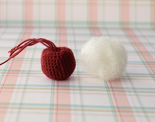 Blog-Inhaltsbild für 'Gratis Häkelanleitung Brosche / Haarspange «Kirsche»'