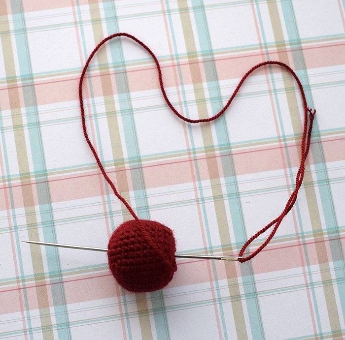 Blog-Inhaltsbild für 'Gratis Häkelanleitung Brosche / Haarspange «Kirsche»'