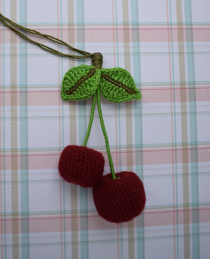 Blog-Inhaltsbild für 'Gratis Häkelanleitung Brosche / Haarspange «Kirsche»'