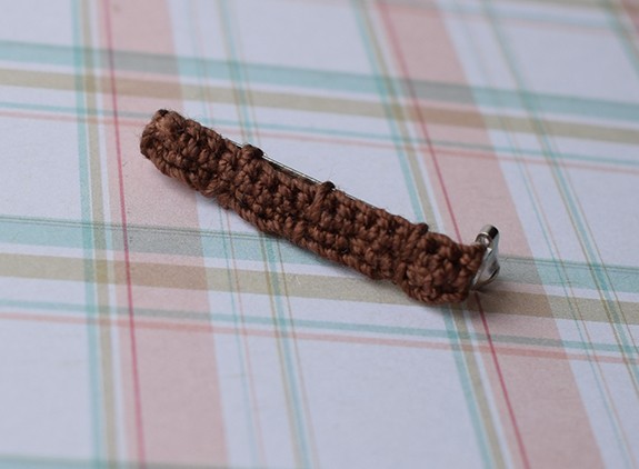 Blog-Inhaltsbild für 'Gratis Häkelanleitung Brosche / Haarspange «Kirsche»'