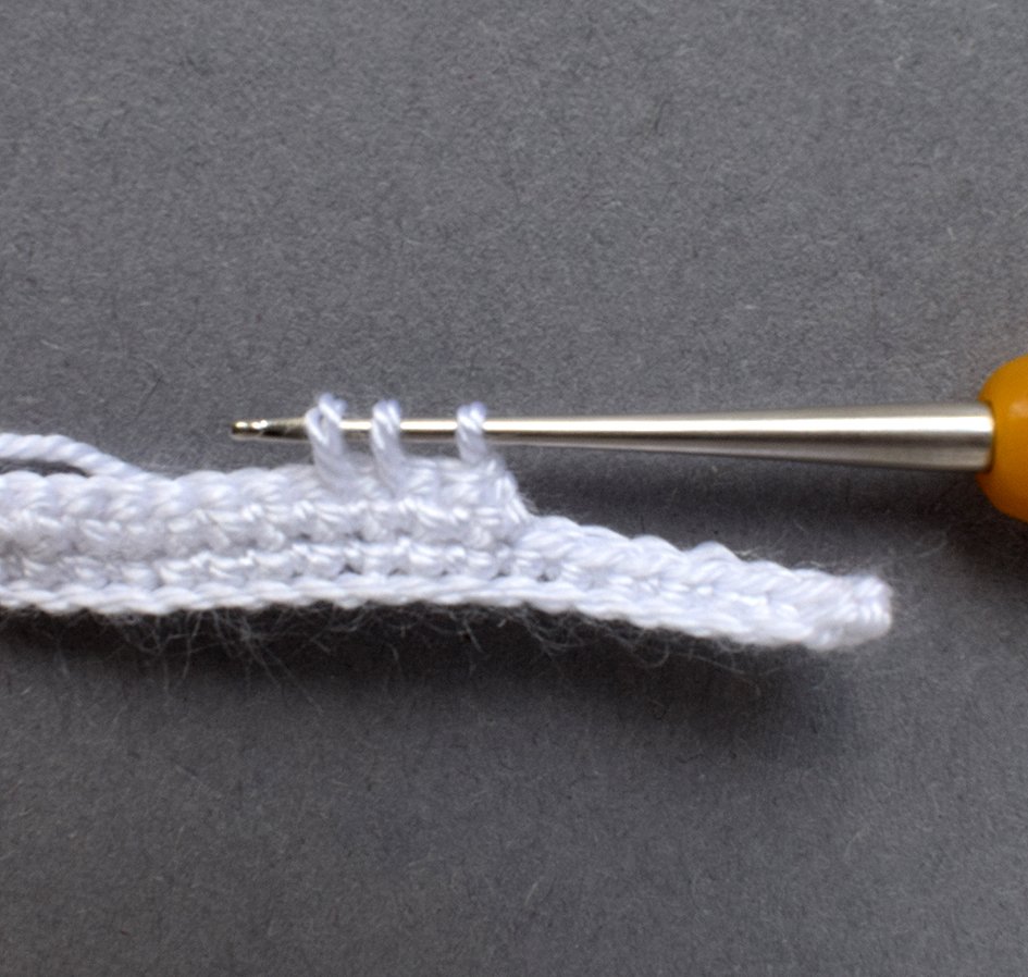 Blog-Inhaltsbild für 'Gratis Häkelanleitung Ohrklemme für Halloween: „Das Hundegespenst“'