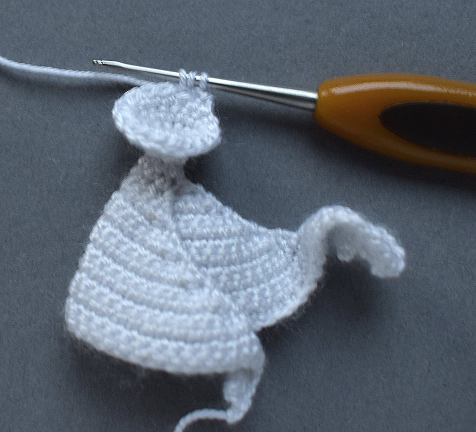 Blog-Inhaltsbild für 'Gratis Häkelanleitung Ohrklemme für Halloween: „Das Hundegespenst“'