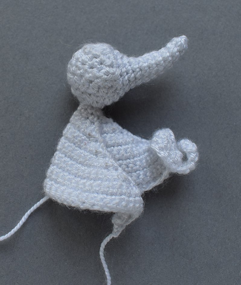 Blog-Inhaltsbild für 'Gratis Häkelanleitung Ohrklemme für Halloween: „Das Hundegespenst“'