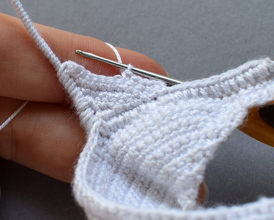 Blog-Inhaltsbild für 'Gratis Häkelanleitung Ohrklemme für Halloween: „Das Hundegespenst“'