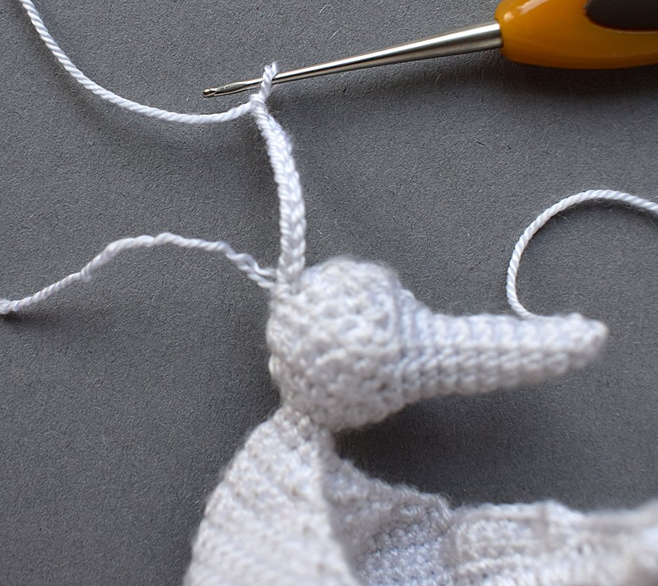 Blog-Inhaltsbild für 'Gratis Häkelanleitung Ohrklemme für Halloween: „Das Hundegespenst“'