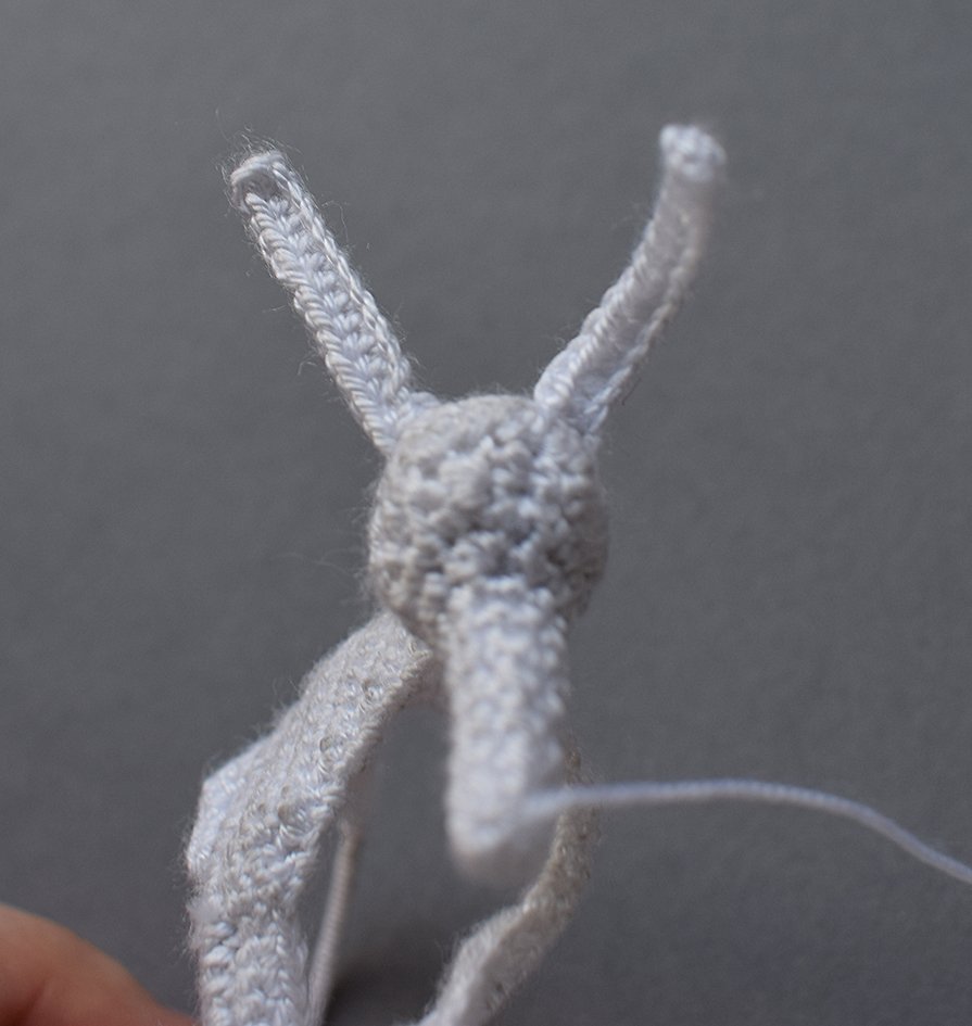 Blog-Inhaltsbild für 'Gratis Häkelanleitung Ohrklemme für Halloween: „Das Hundegespenst“'