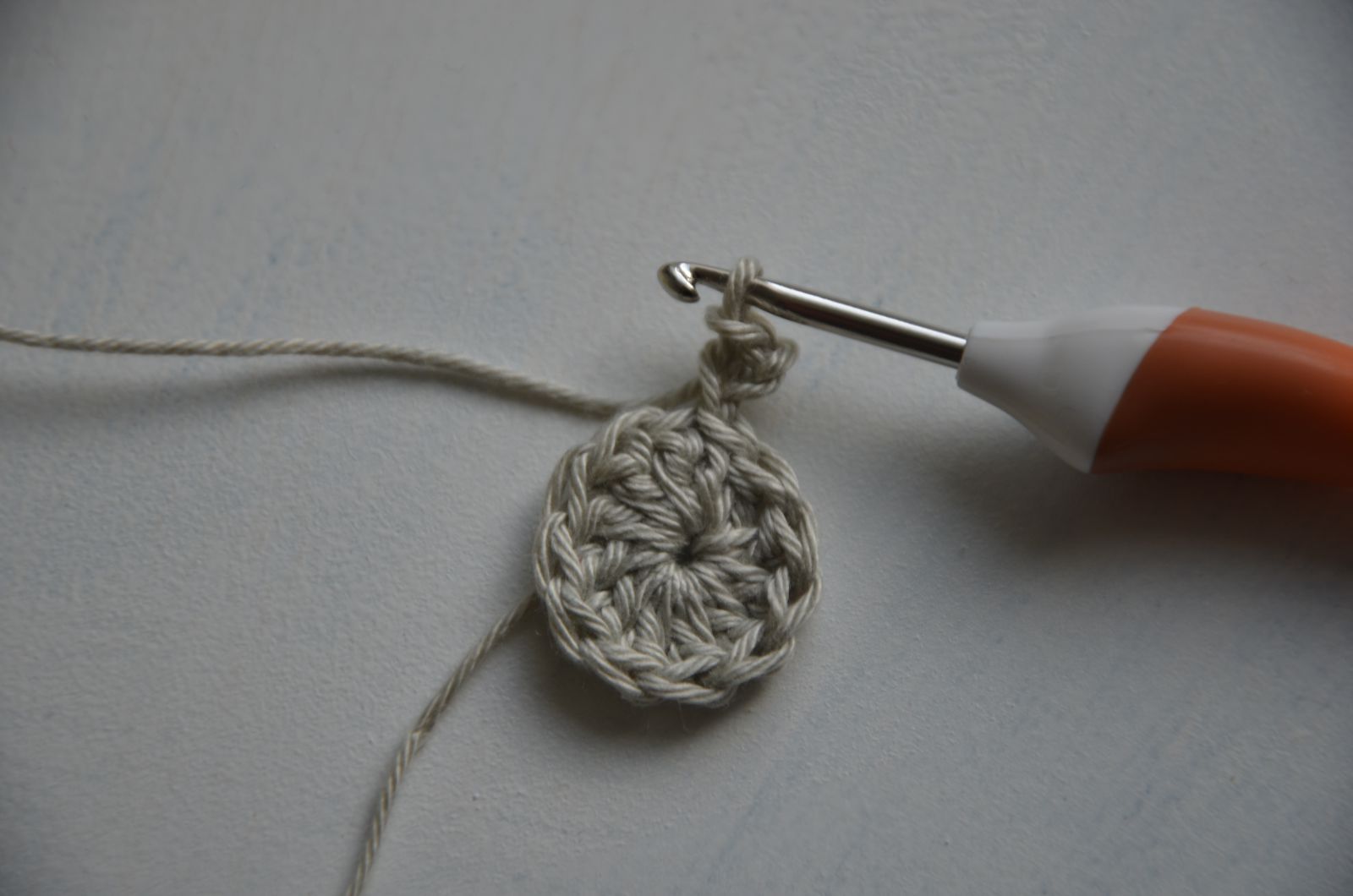 Blog-Inhaltsbild für 'Kostenlose Häkelanleitung Mini Igel'