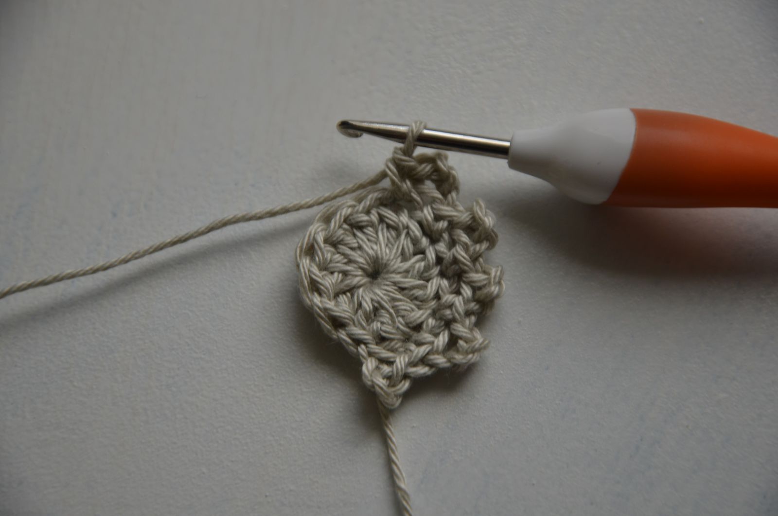 Blog-Inhaltsbild für 'Kostenlose Häkelanleitung Mini Igel'