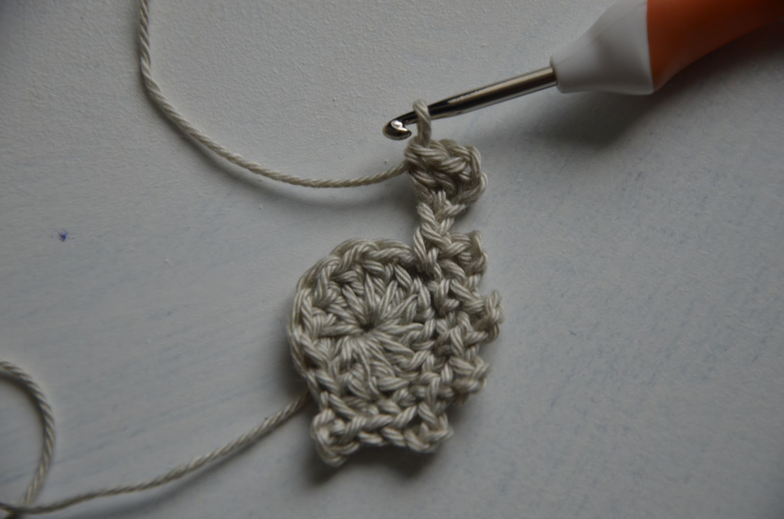 Blog-Inhaltsbild für 'Kostenlose Häkelanleitung Mini Igel'