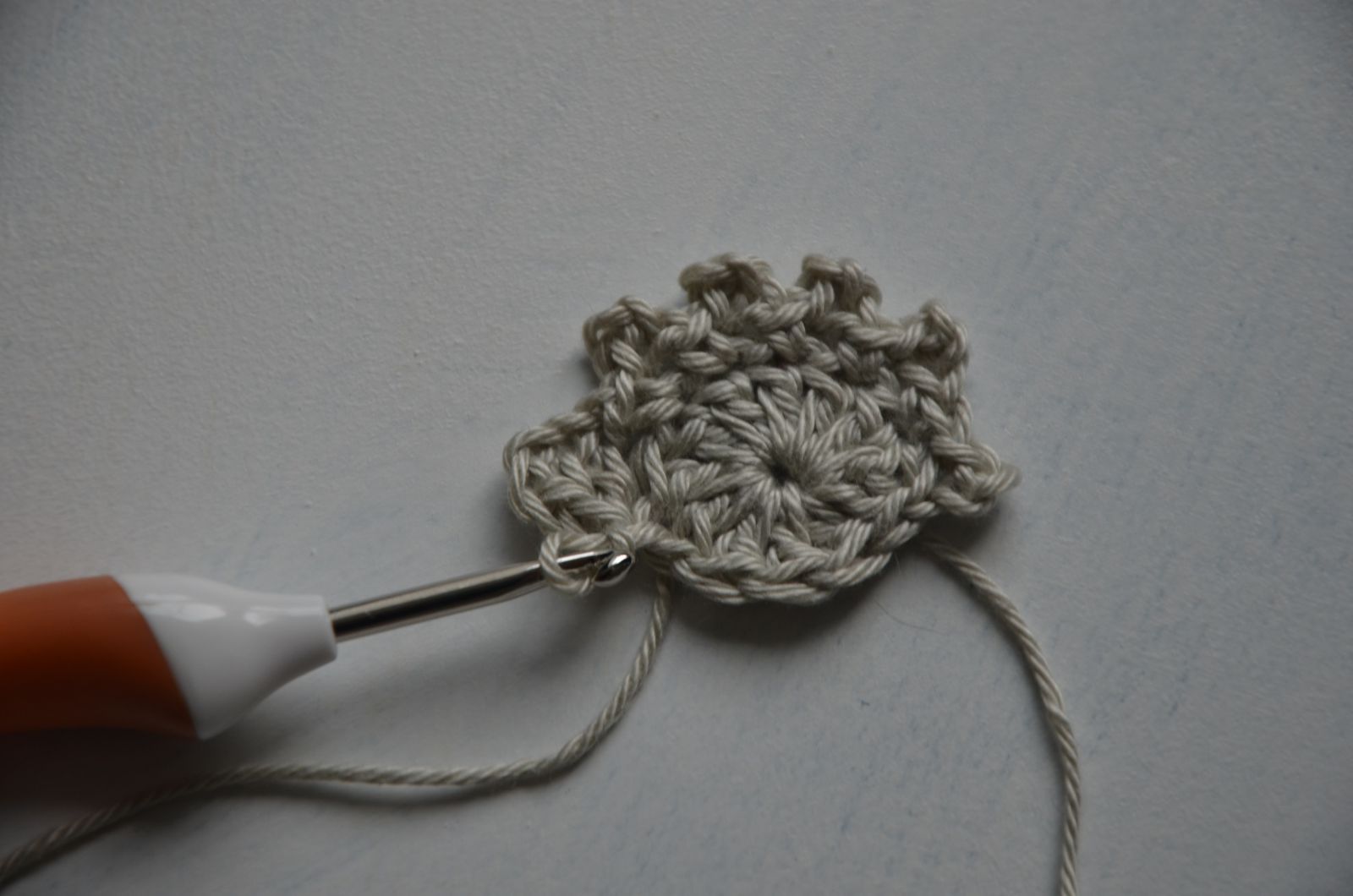 Blog-Inhaltsbild für 'Kostenlose Häkelanleitung Mini Igel'