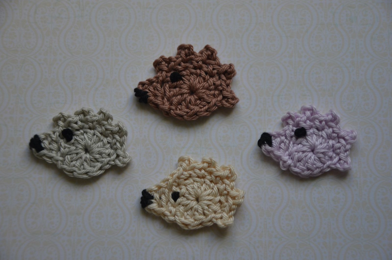 Blog-Inhaltsbild für 'Kostenlose Häkelanleitung Mini Igel'